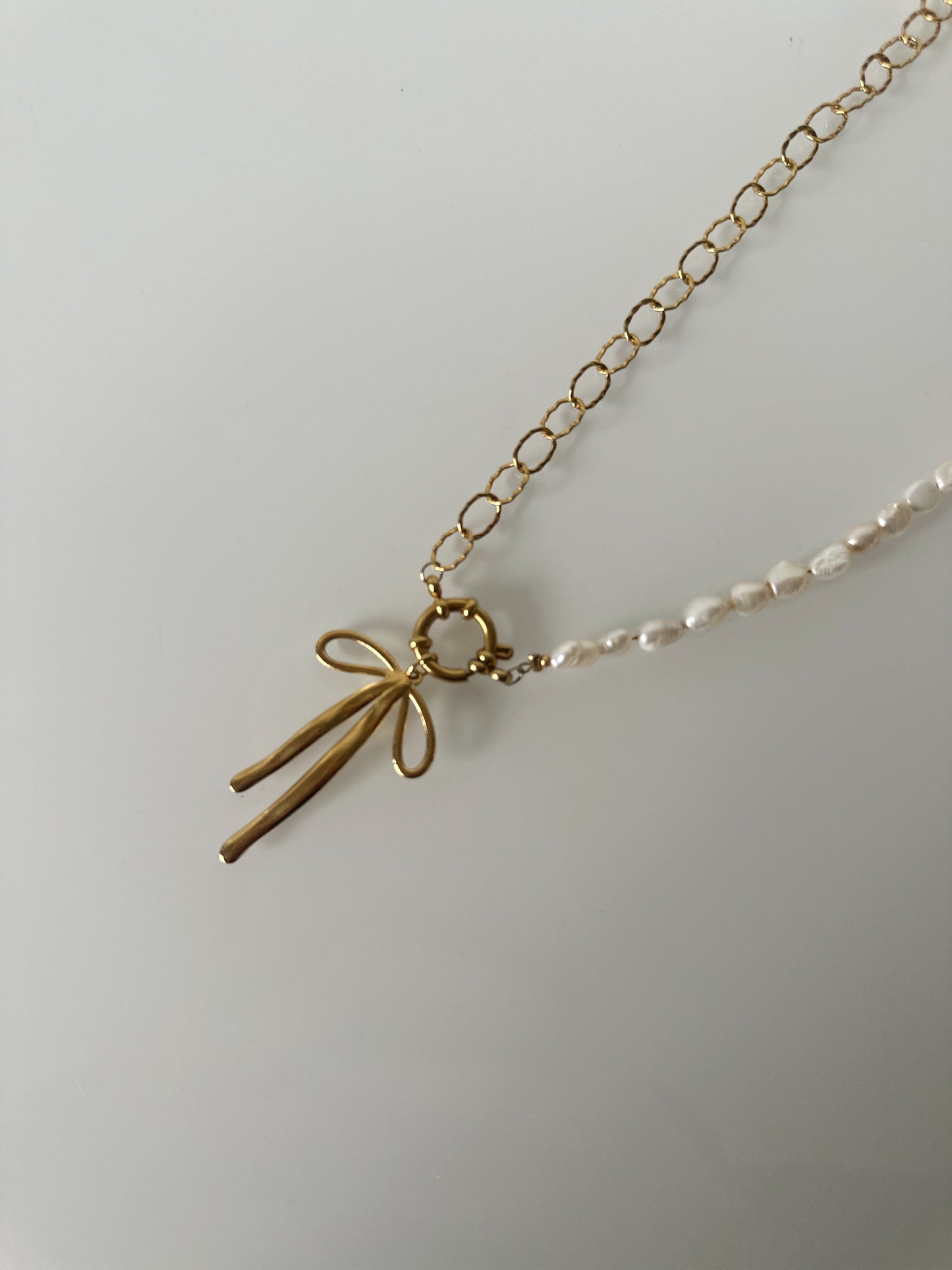 Statement bow necklace