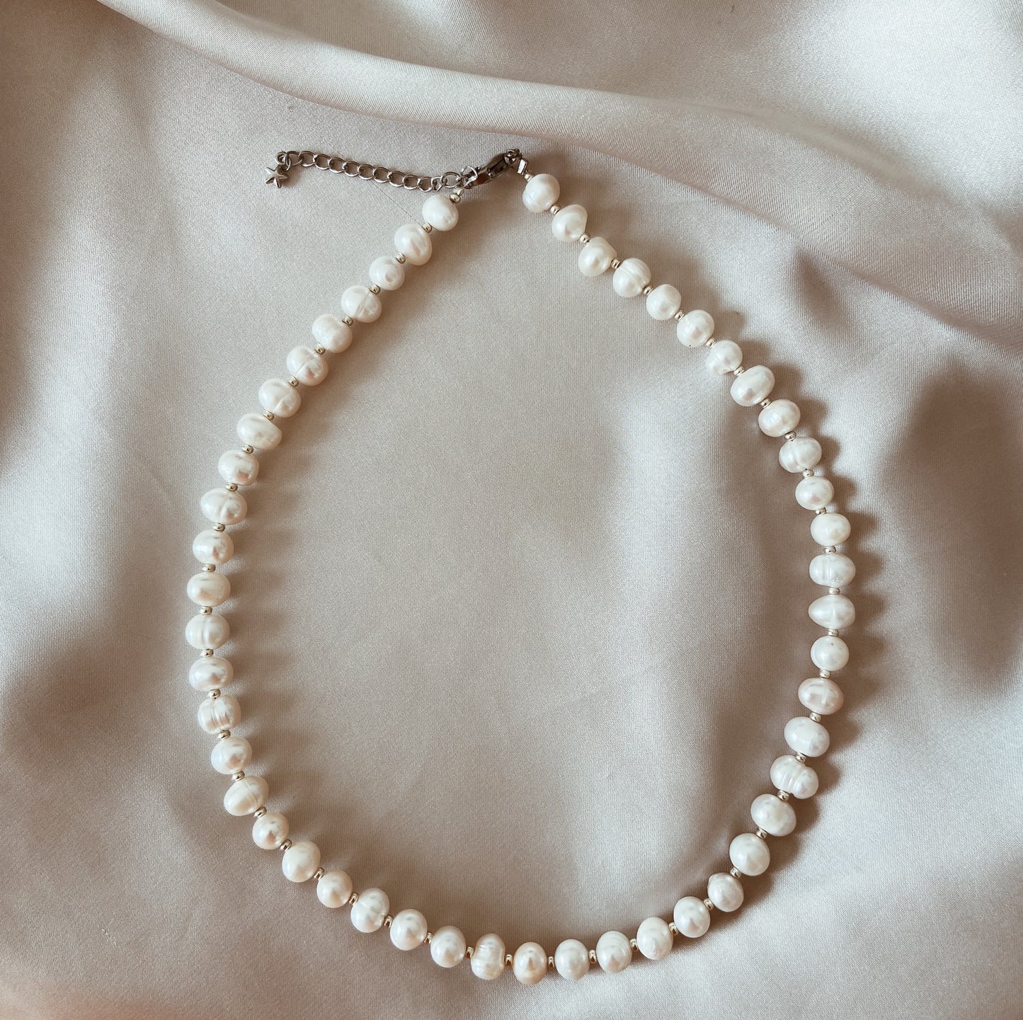 Basic Pearl Necklace
