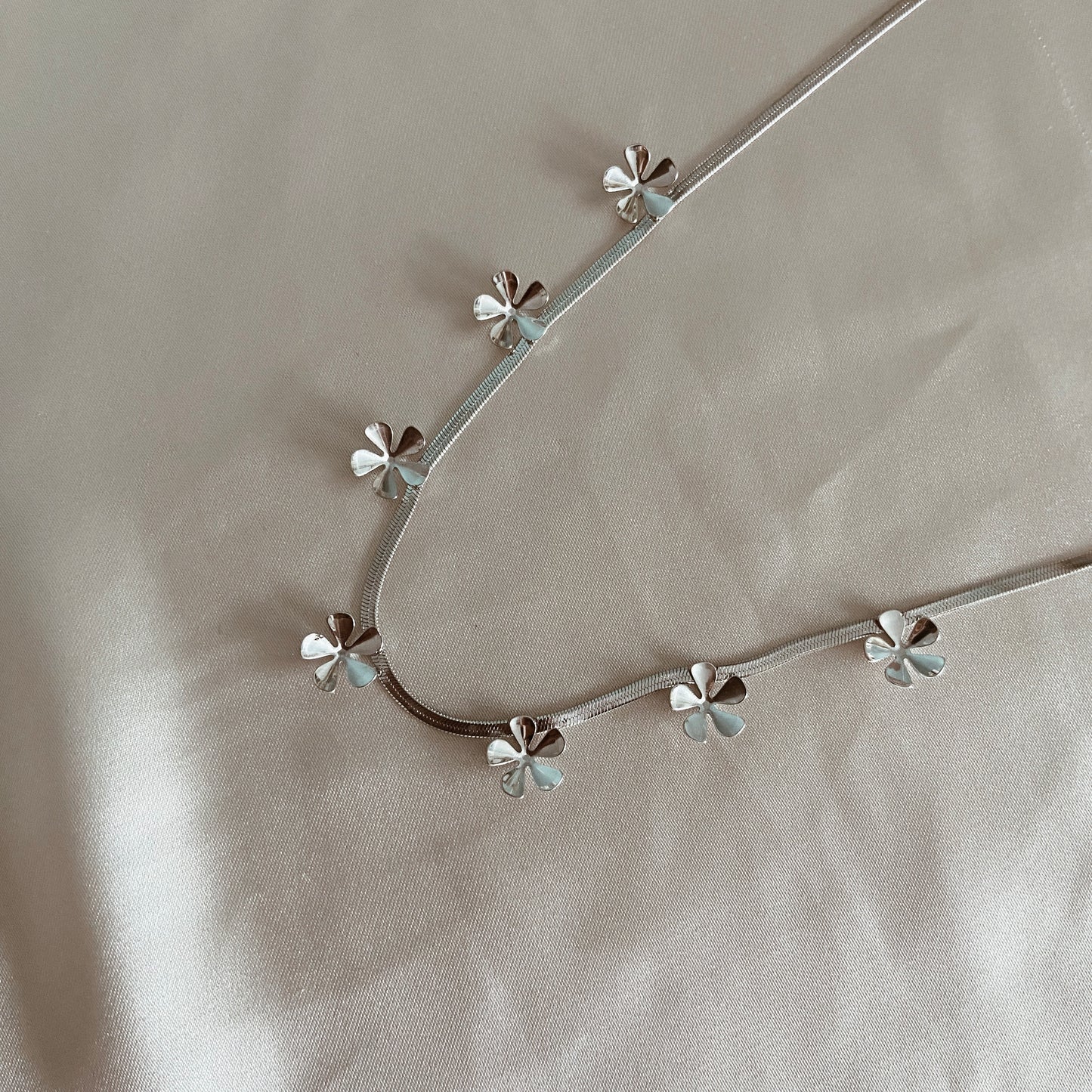 Special flower necklace