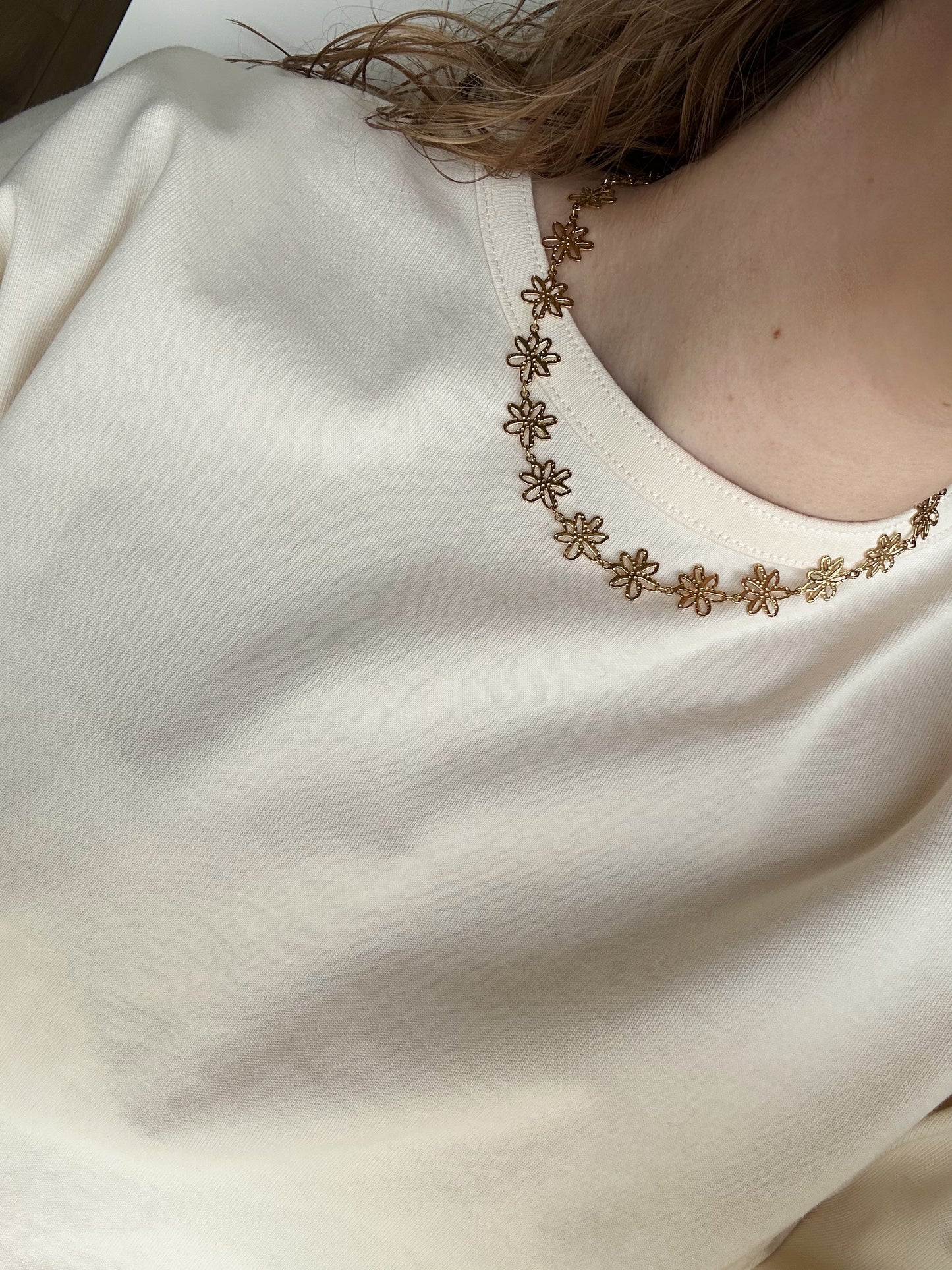 Daisy flower necklace