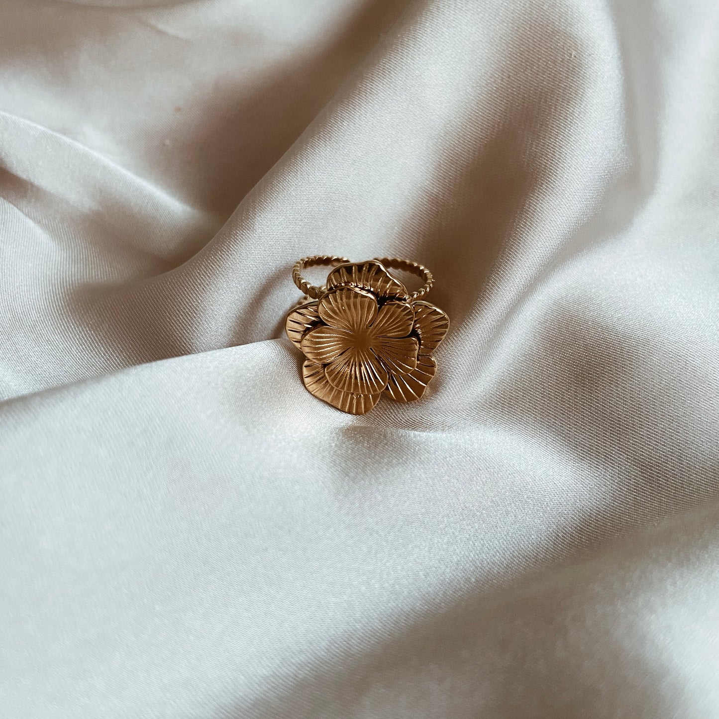 Double flower ring