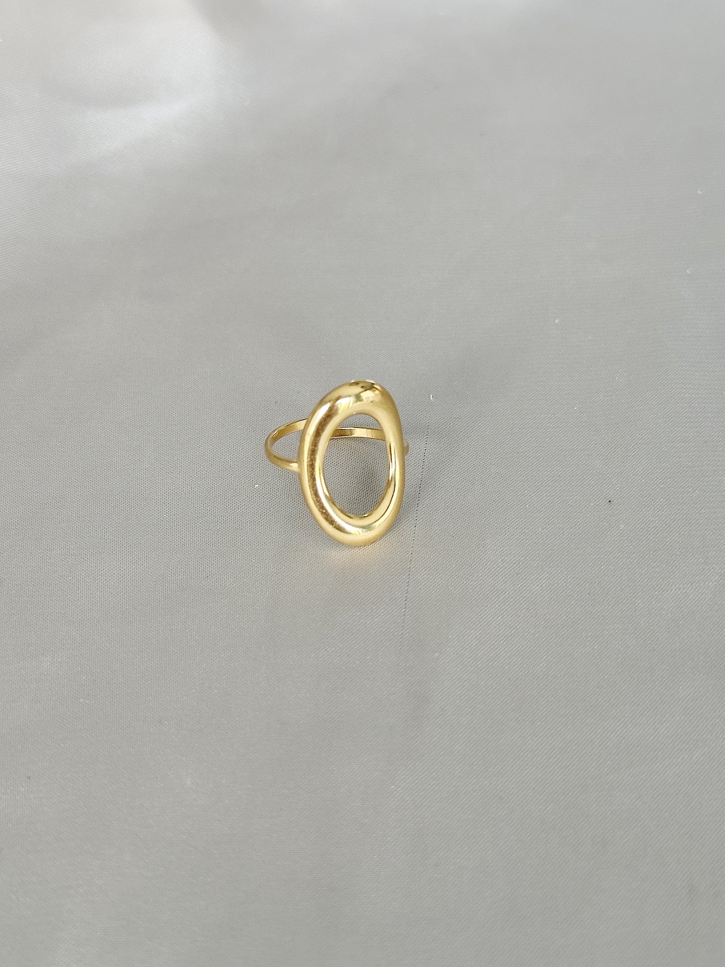Oval ring