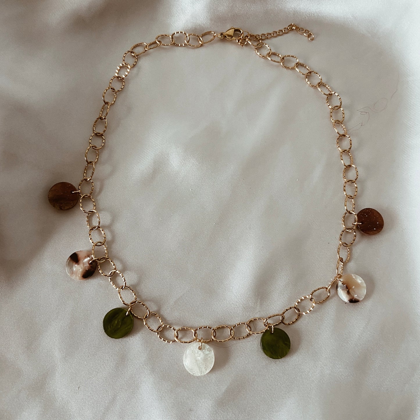 Falling for you necklace