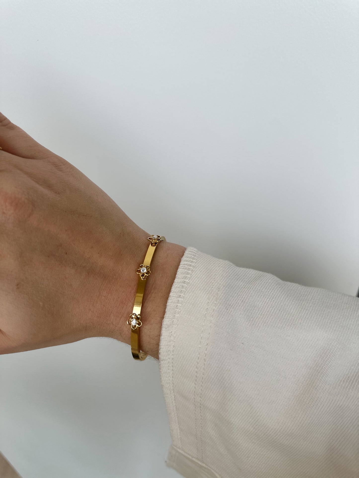 Flower bangle