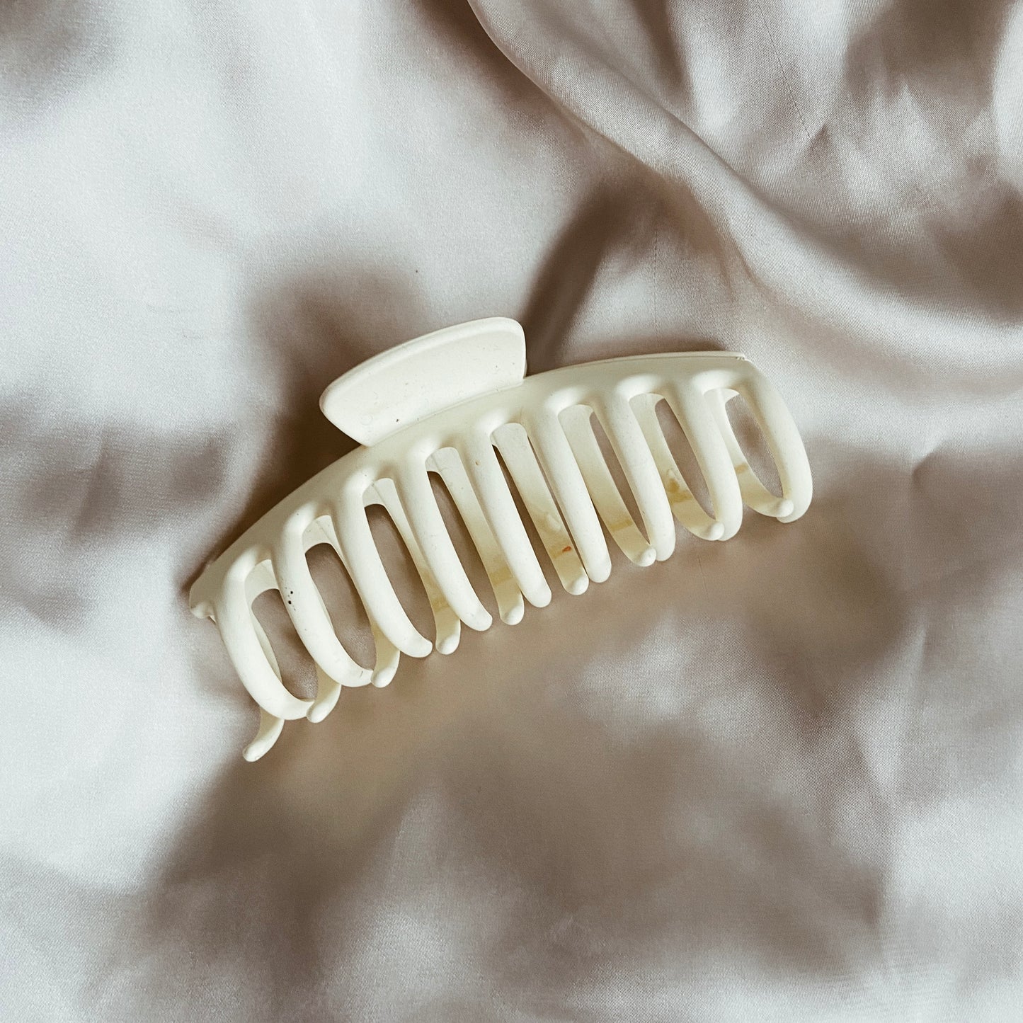 Basic hairclip - white