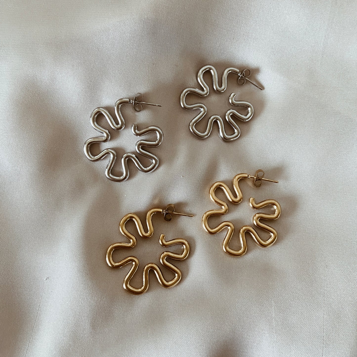 Swirly flower earrings