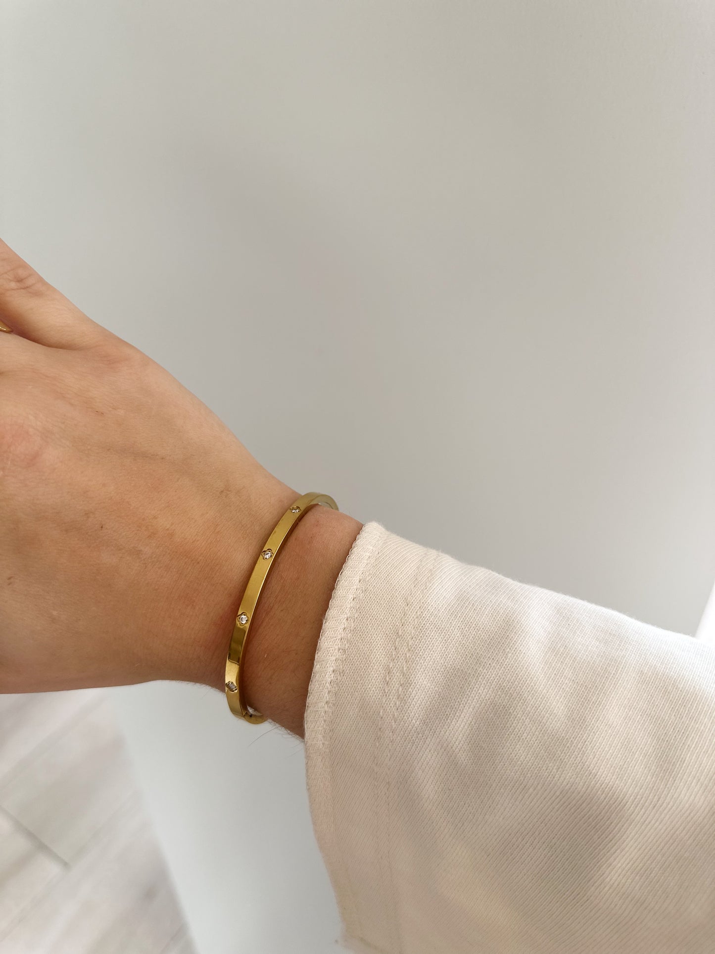 Shiny bloom bangle