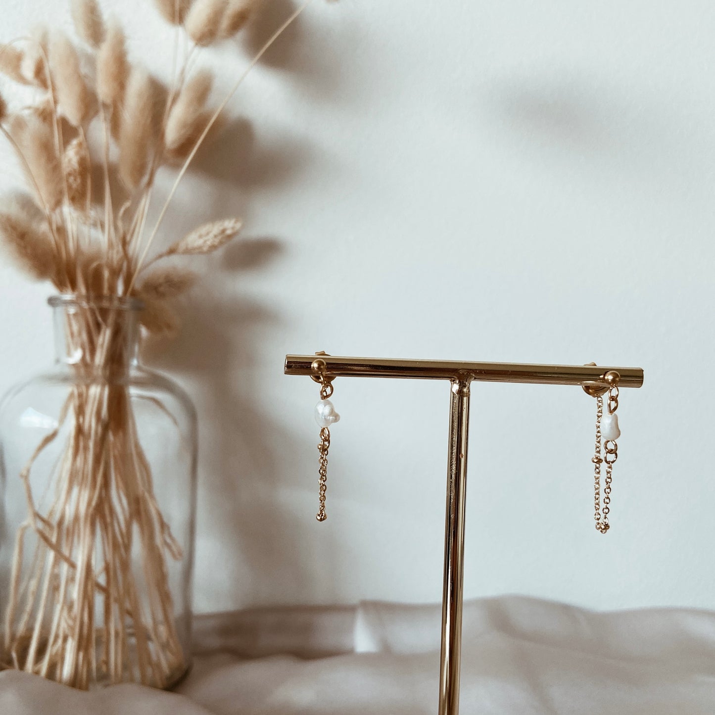 Dotty pearl earrings