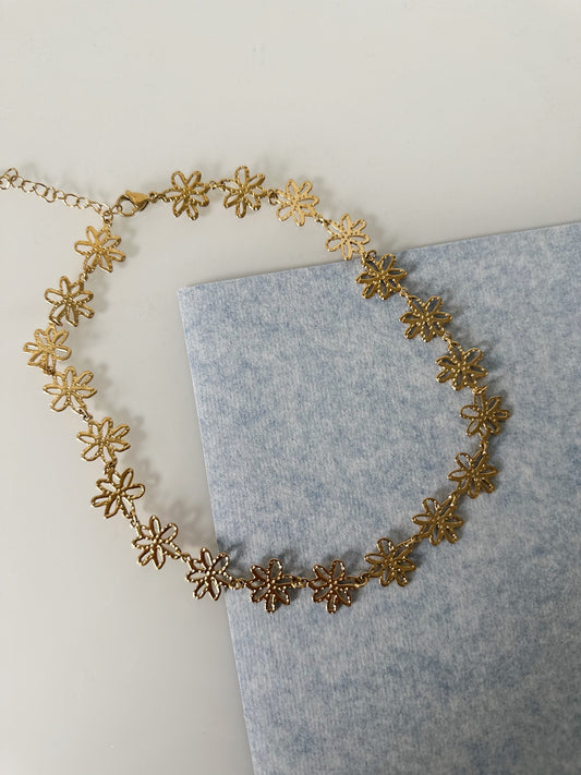 Daisy flower necklace