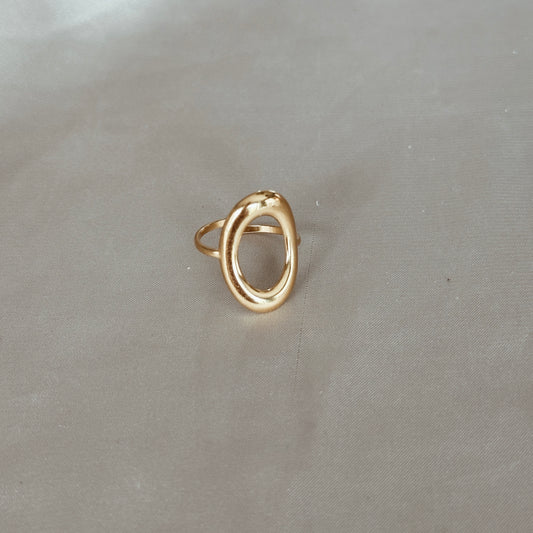 Oval ring