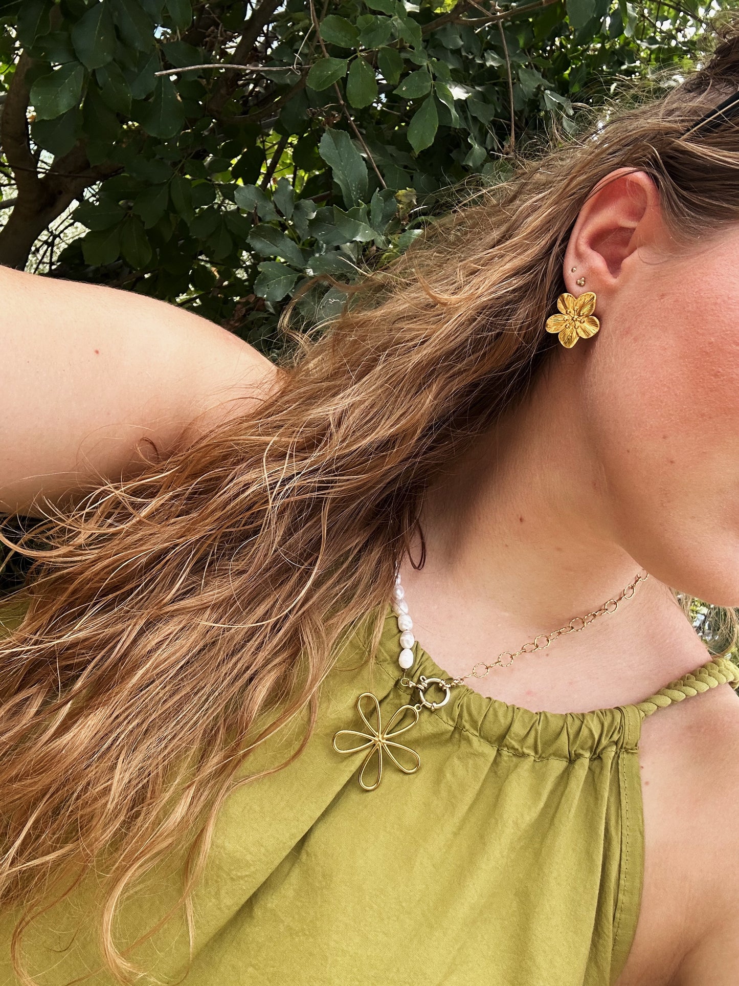 Statement mini flower earrings