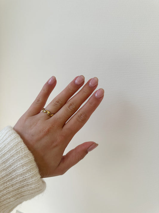 Wavy ring