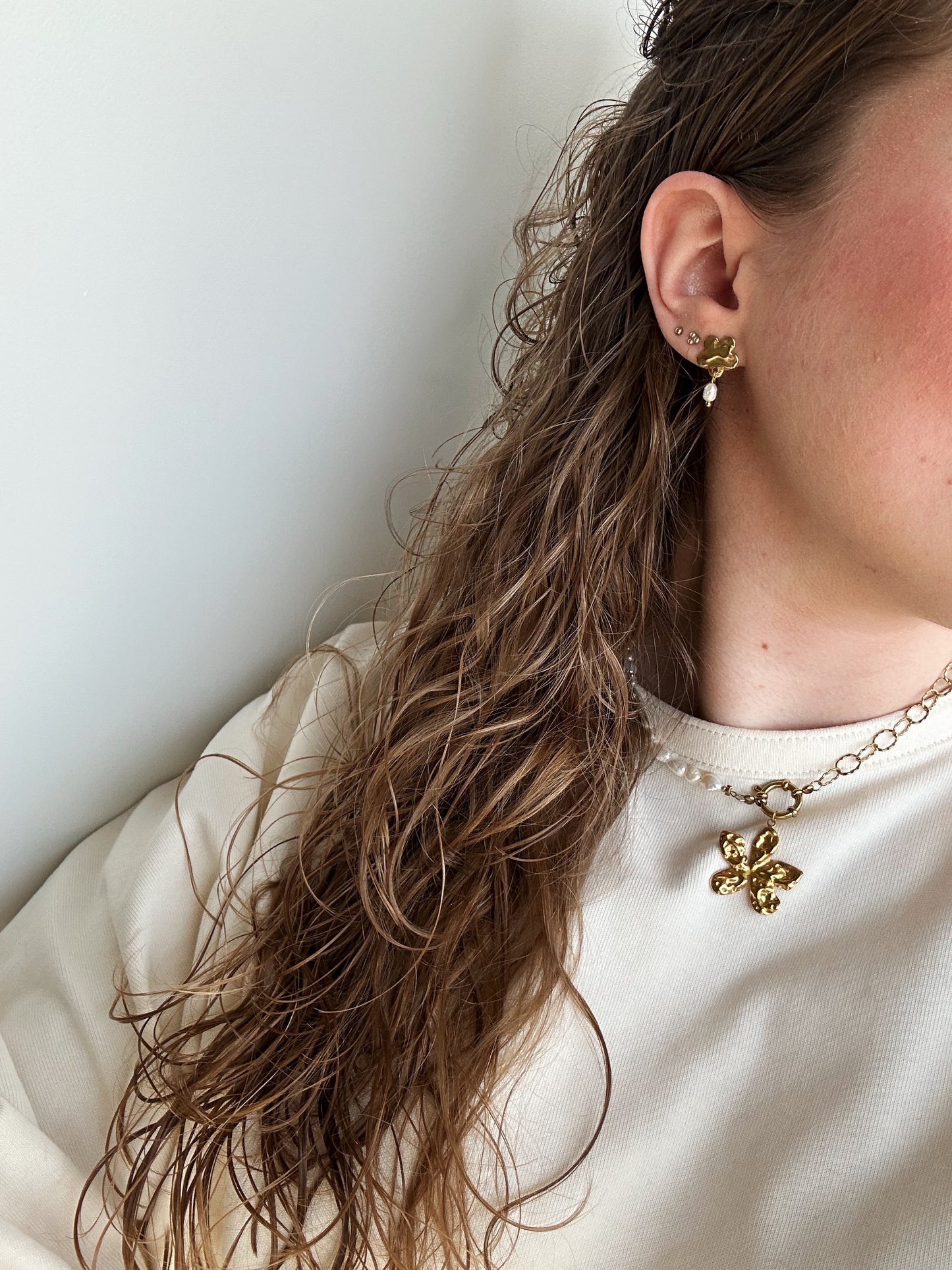 Statement flower necklace