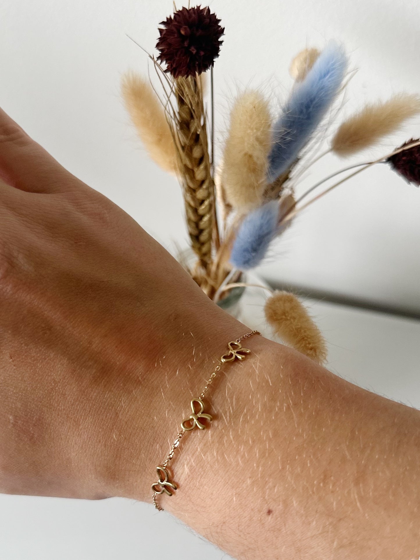 Multiple bow bracelet