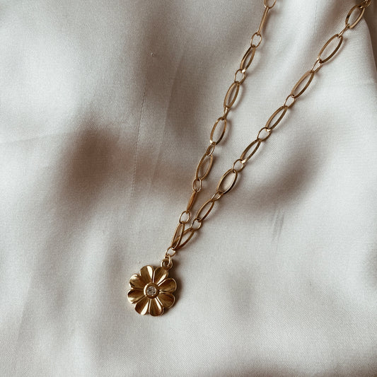 Unique flower necklace